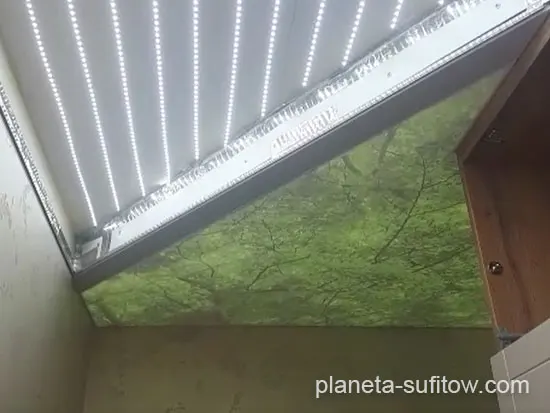 LED podświetlenia zdjęcia na suficie