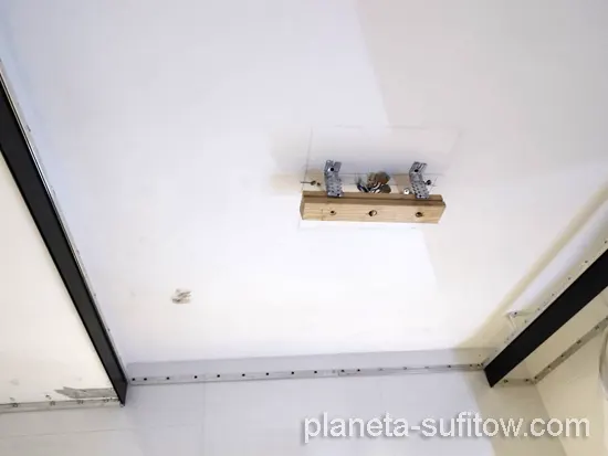 montaż dwupoziomowego sufitu