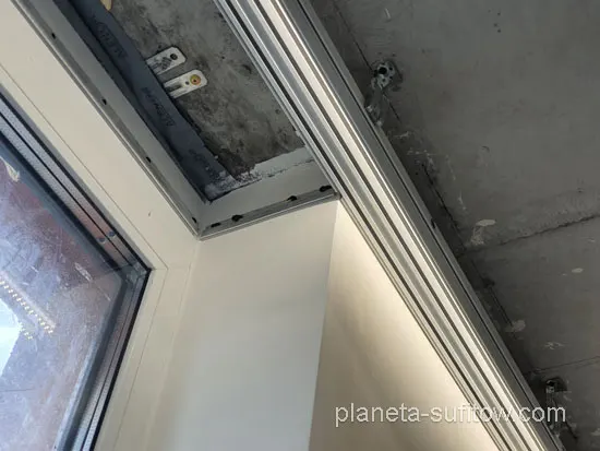 LED w karnisze na zasłony