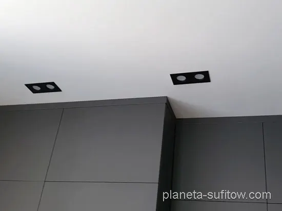 mocowanie sufitu napinanego do mebli