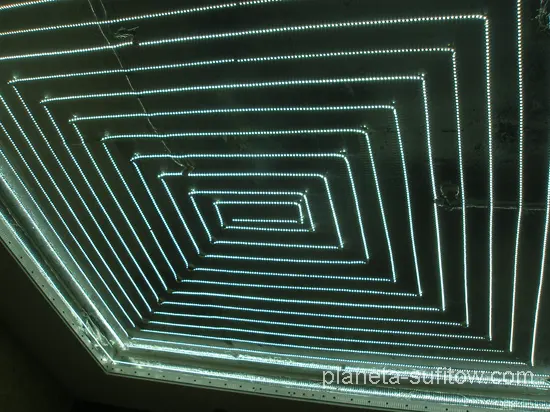 LED taśmy naklejane na suficie