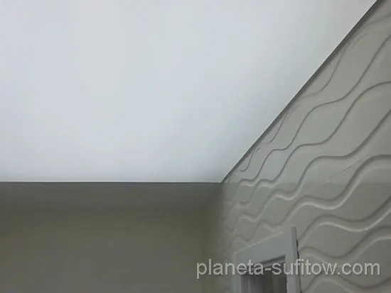 taśmy LED równomiernie rozmieszcza się na całej powierzchni