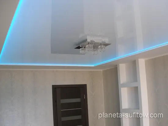 RGB ukryte poświetlenie za sufitem