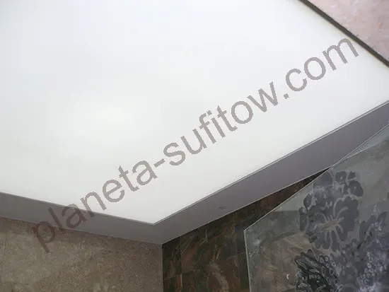 sufit translucent w łazience