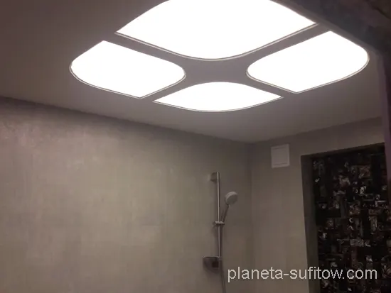 sufit naciągany z led w łazience