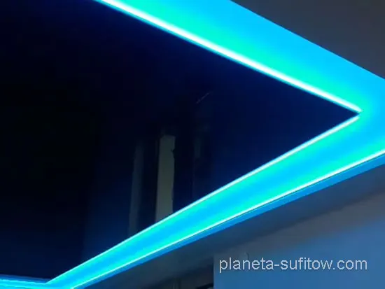półprzeźroczysty sufit napinany