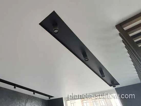 wnęki czarne z oświetleniem
