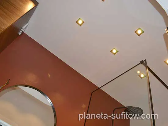 sufit napinany w łazience