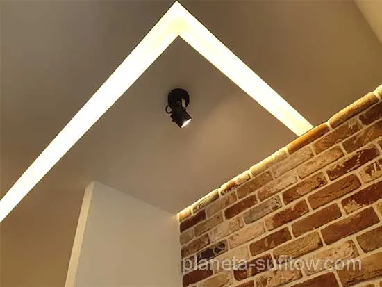 led paski na suficie