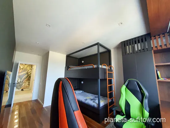 sufit napinany w pokoju dziecka