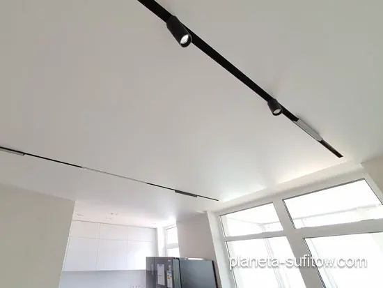 szyny magnetyczne wpuszczane w sufit napinany