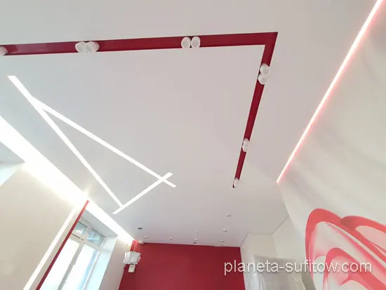 sufit dla salonu inspiracja