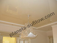 podwieszany sufit w salonie