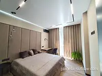 sufit napinany w salonie