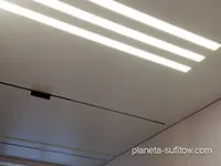 linie świecące na suficie